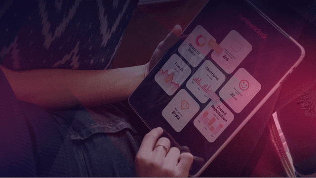 Image of mynewsdesk product on an ipad being held my a PR proffesional