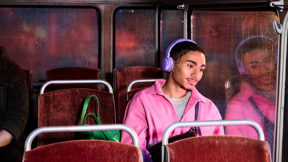 Man lyssnar på en ljudbok i BookBeat-appen